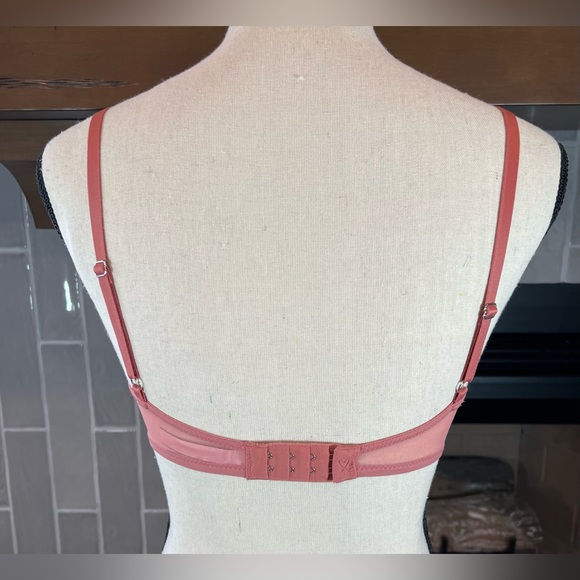 Victoria's Secret underwire lace scalloped in burnt orange 32D - Picture 4 of 5